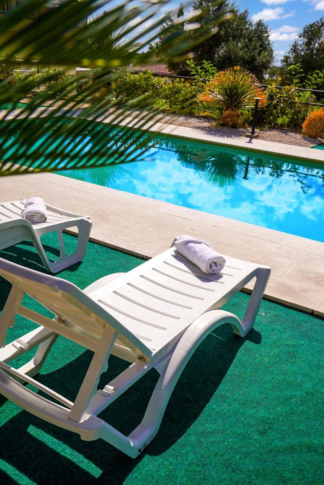 Kristal Paris Resort โนวาลยา ภายนอก รูปภาพ
