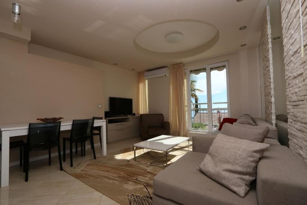 Kristal Paris Resort โนวาลยา ภายนอก รูปภาพ