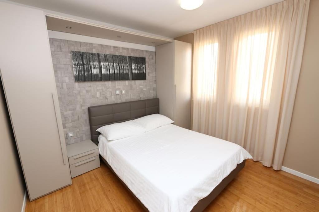 Kristal Paris Resort โนวาลยา ภายนอก รูปภาพ