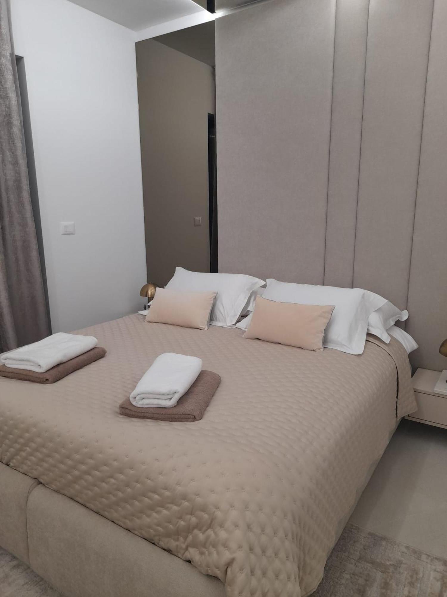 Kristal Paris Resort โนวาลยา ภายนอก รูปภาพ