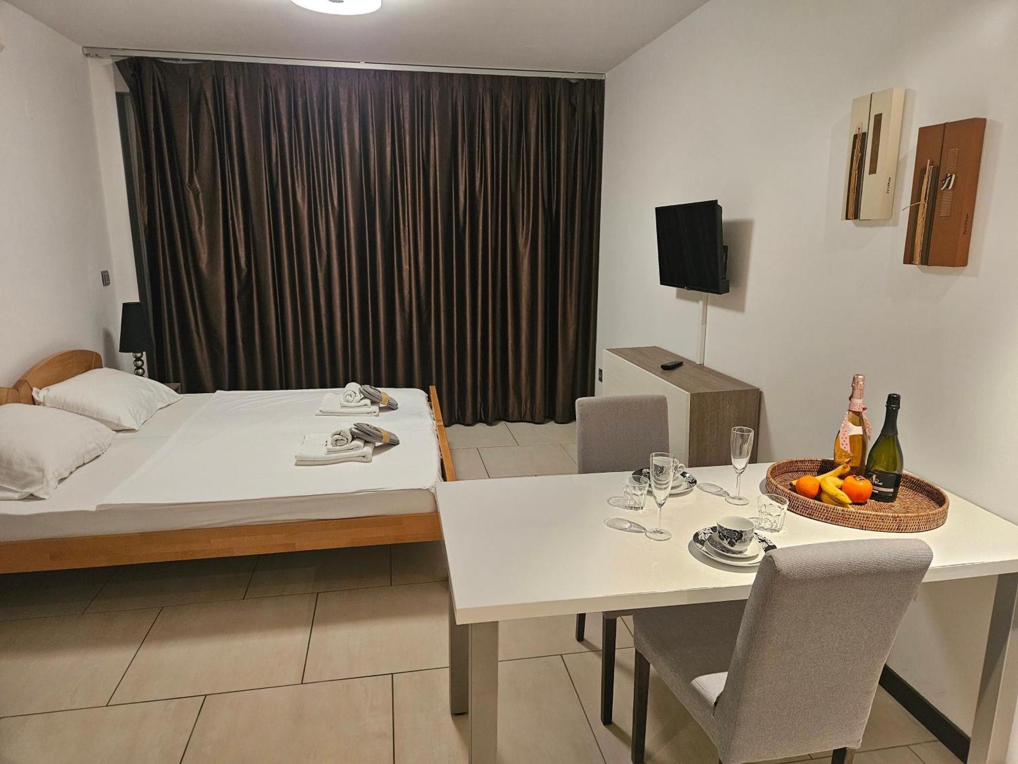 Kristal Paris Resort โนวาลยา ภายนอก รูปภาพ