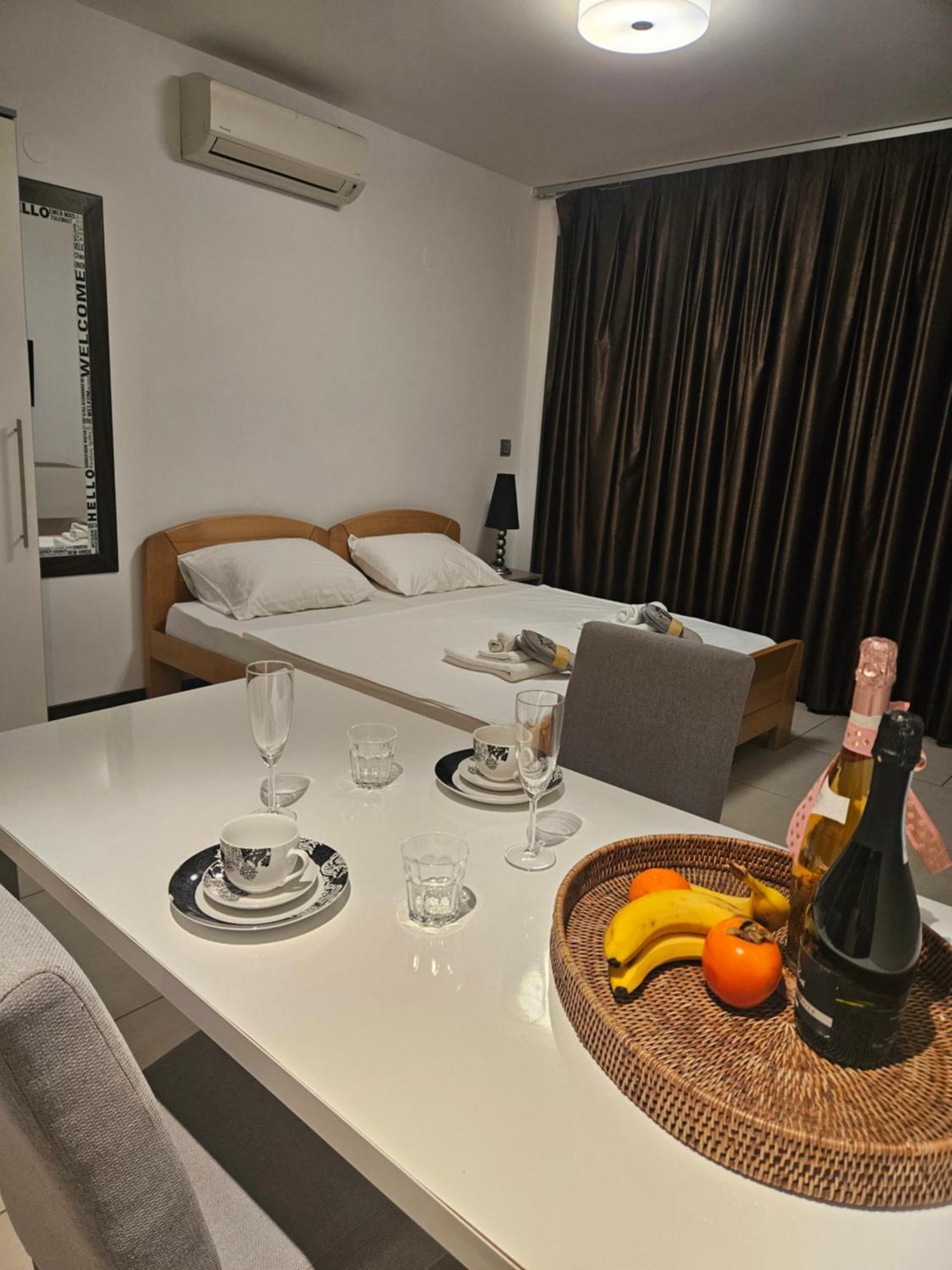Kristal Paris Resort โนวาลยา ภายนอก รูปภาพ