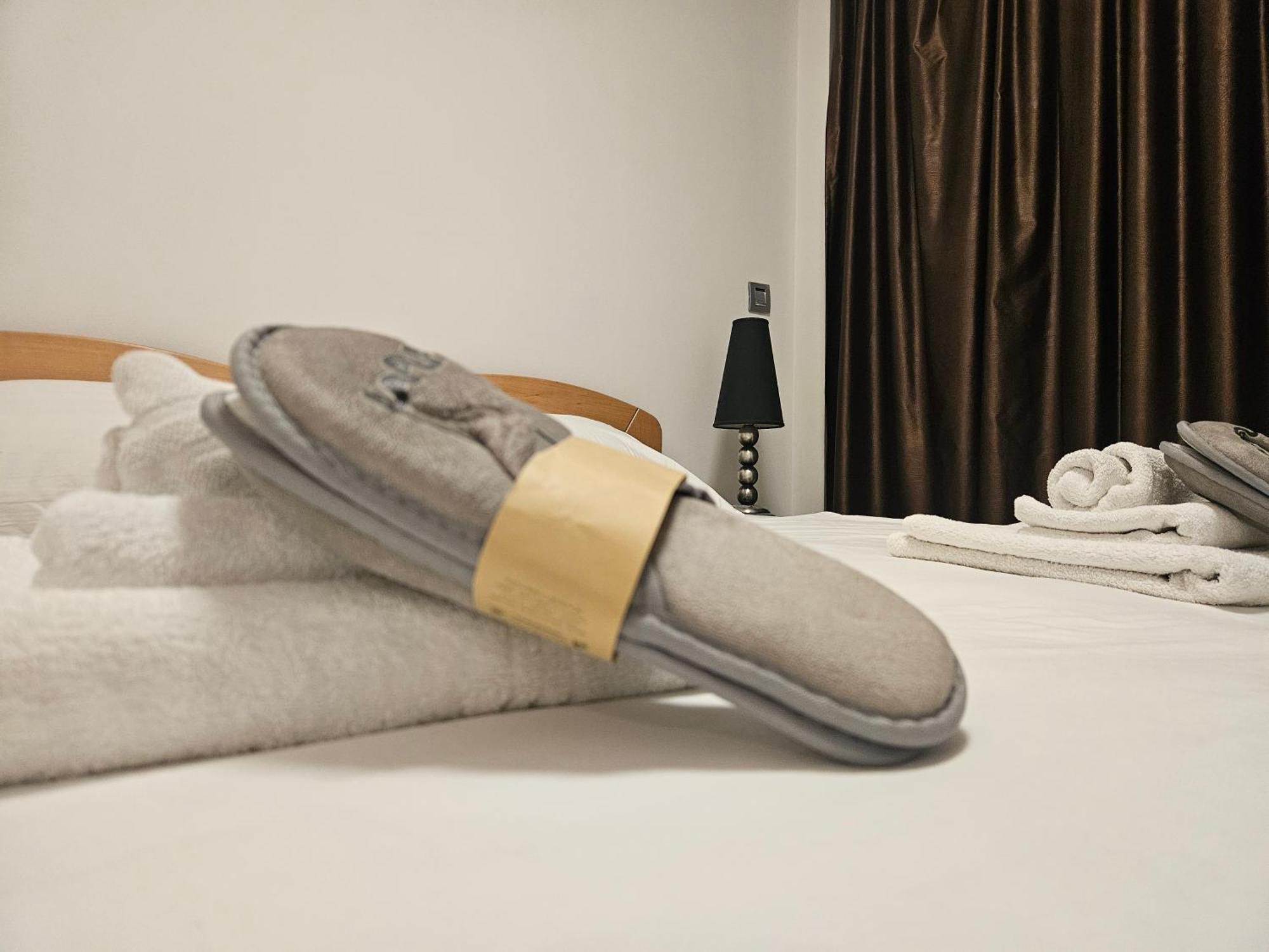 Kristal Paris Resort โนวาลยา ภายนอก รูปภาพ